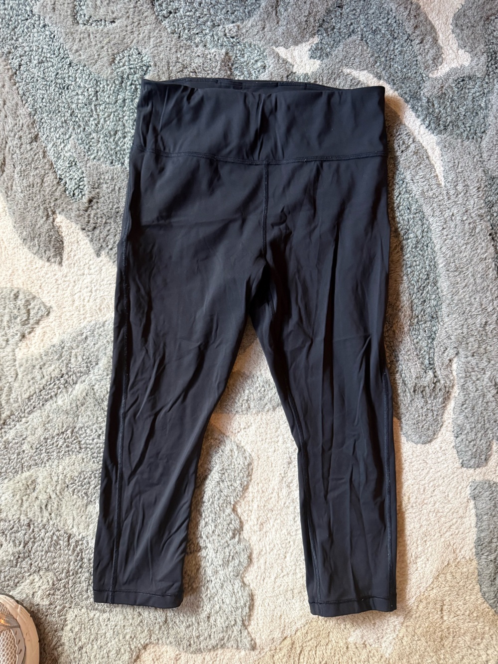 Black High-Waisted Athleta Leggings medium ultimate stash pocket capri